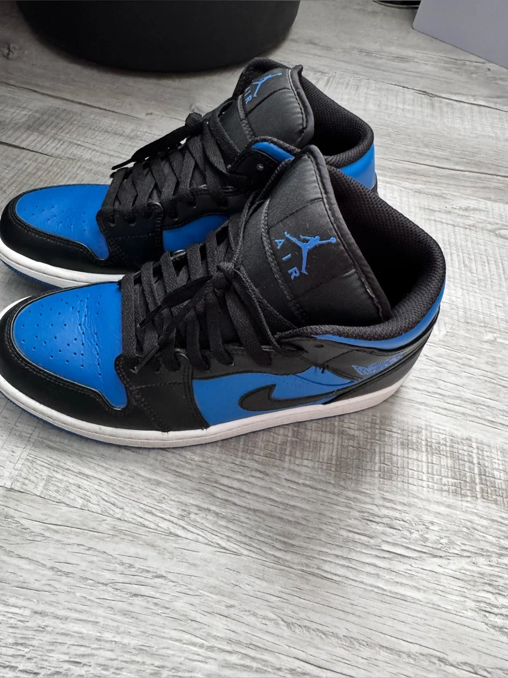 Jordan Low-Top Sneakers in Black and Blue